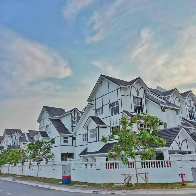 3 Storey Swimming Pool&Projector House Setia Alam Shah Alam Zewnętrze zdjęcie